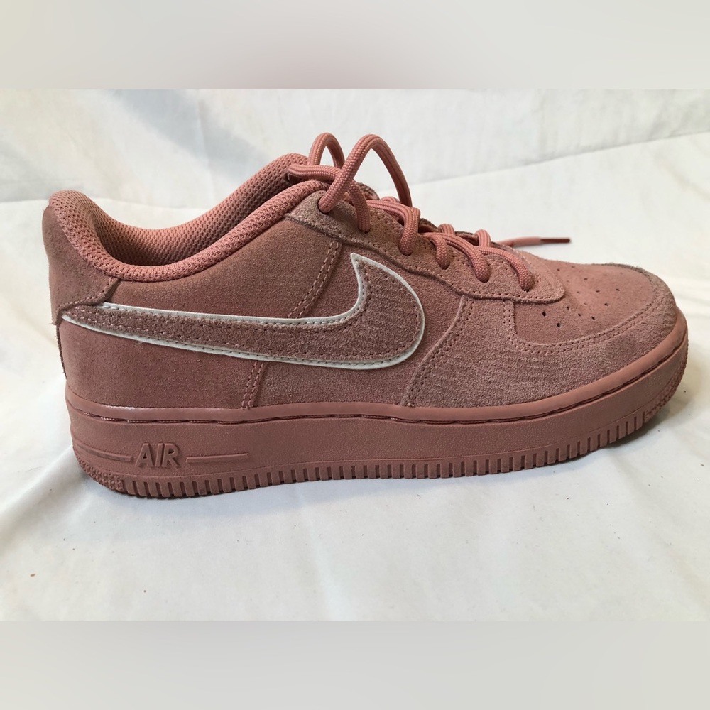 Boys Nike Air Force 1–Size 4Y—Pink Suede - Picture 8 of 12